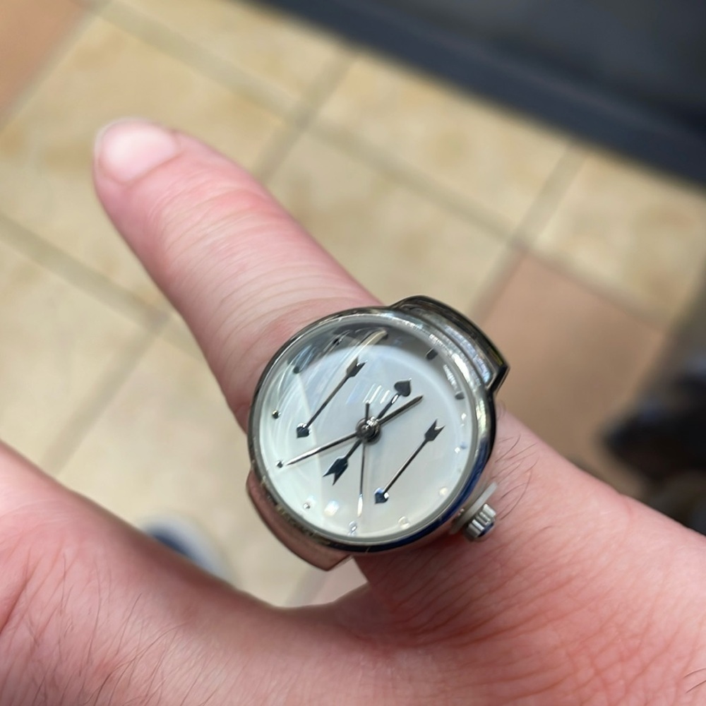 Working Claire’s women’s ring watch.
